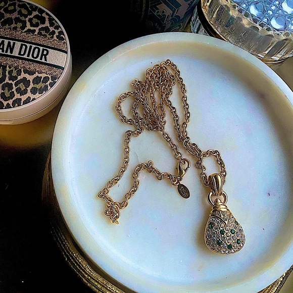 Stunning vintage Nolan Miller long necklace with green and clear stones - Picture 3 of 10